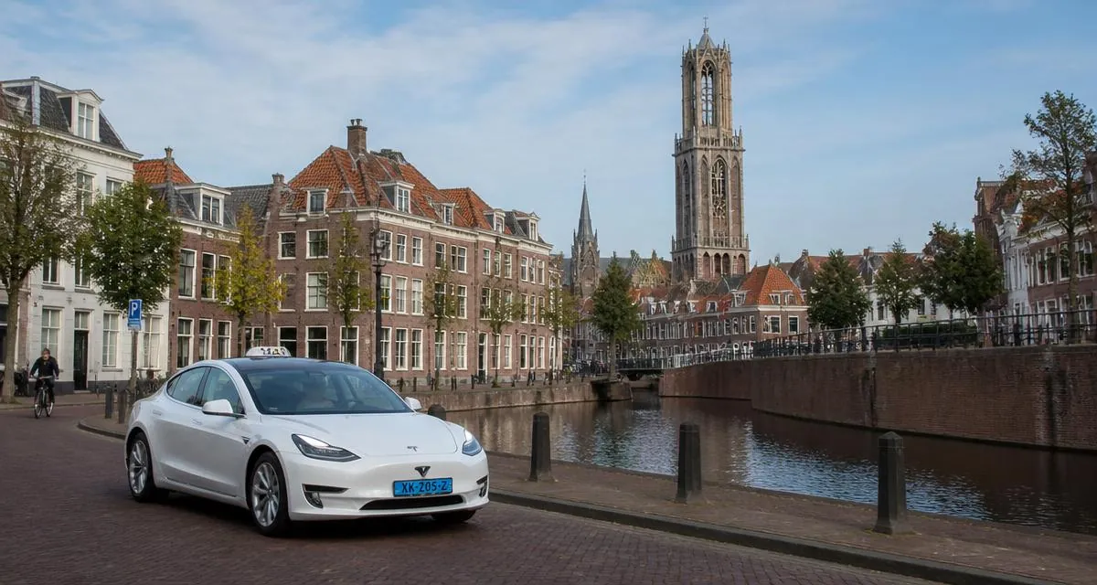 Taxi Amersfoort met vaste prijs Taxi in Amersfoort bij de Onze Lieve Vrouwetoren