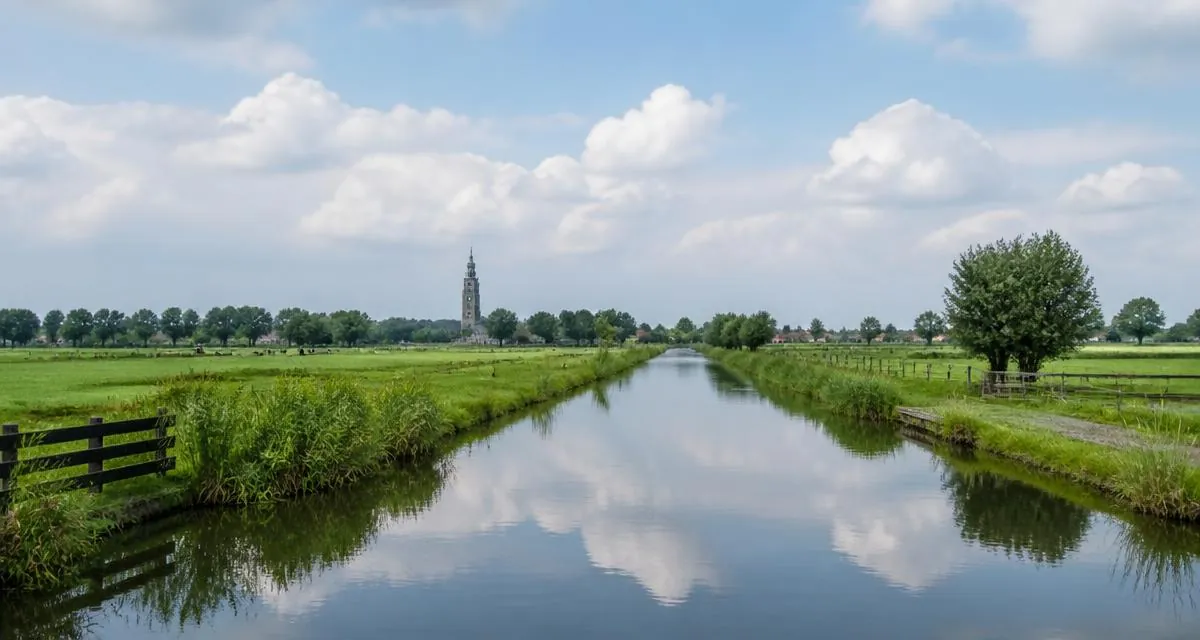 Taxivervoer in de gemeente Gouda met polderlandschap rond de stad