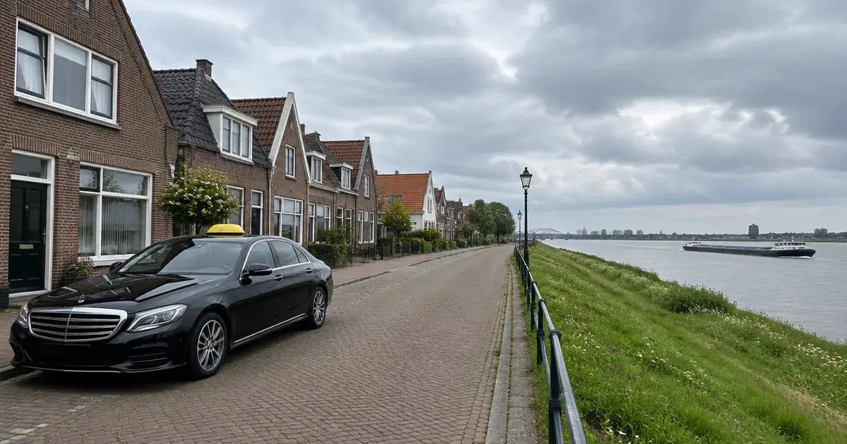 Taxi Krimpen aan de Lek met vaste prijs Taxi in Krimpen aan de Lek op de dijk langs de rivier