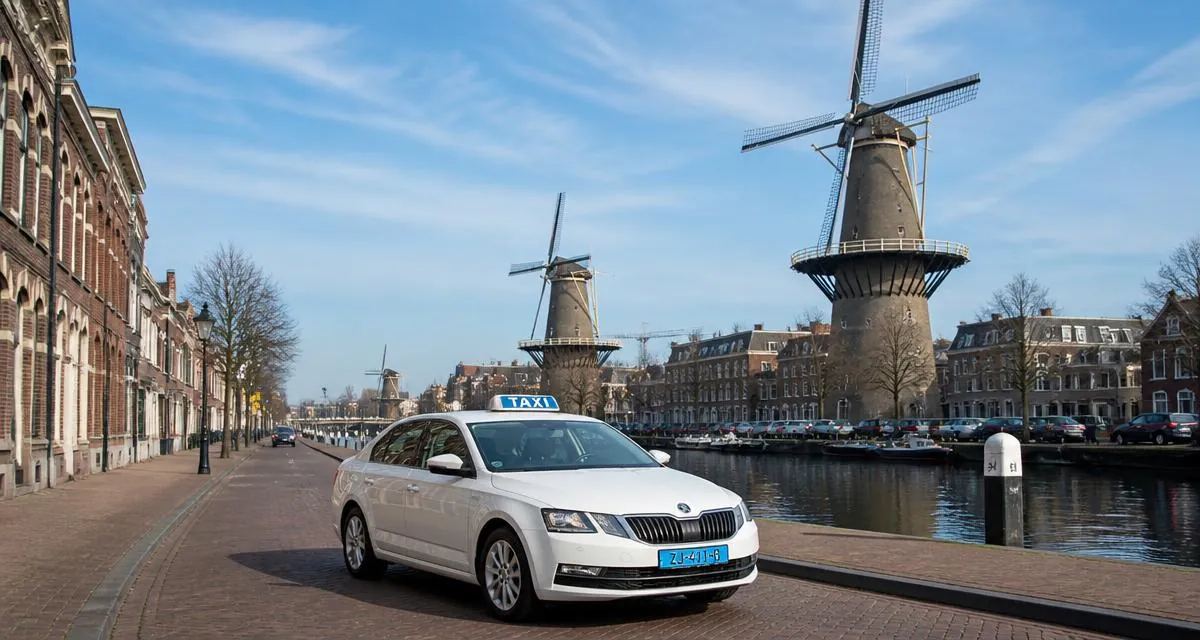 Taxi in Schiedam bij de hoge molens aan de Noordvest