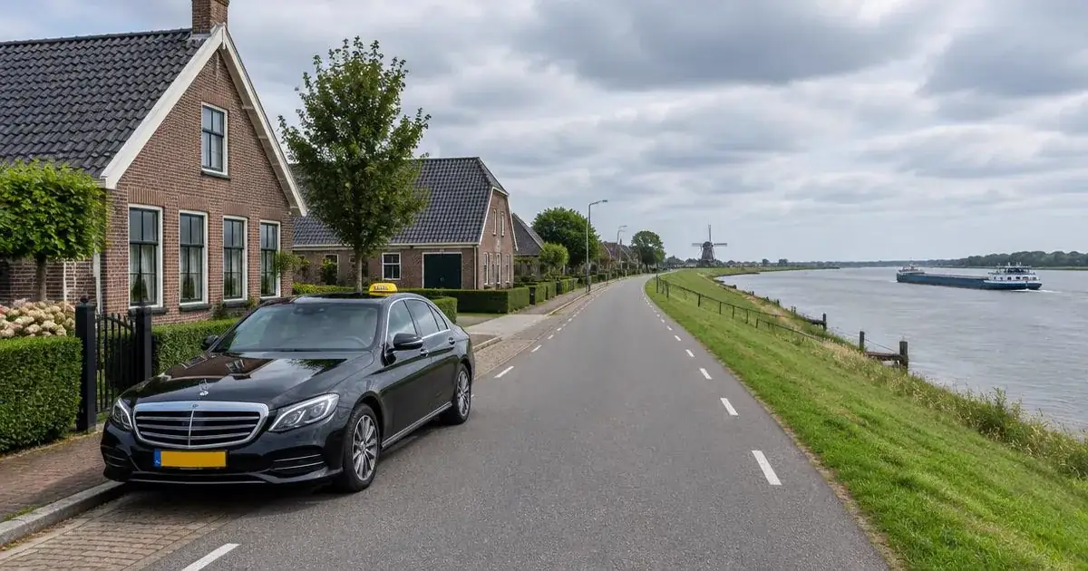 Taxi in Streefkerk op de dijk langs de Lek
